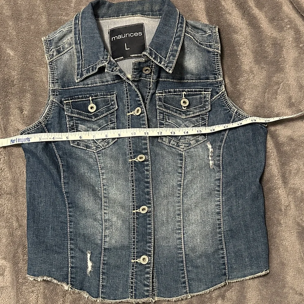 Maurices Distressed Denim Vest Button Front Raw Hem Blue Jean Vest Size L - Picture 11 of 12